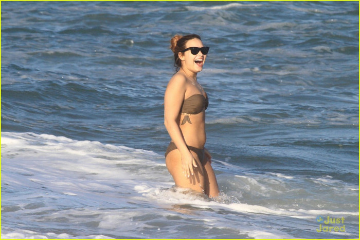 normal_001 (6) - ABC - Demi - At the beach in Brazil