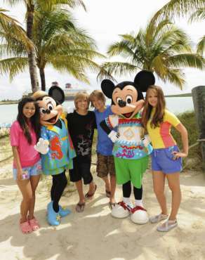 dylan-e-cole-sprouse-debby-ryan-e-brenda-song_c8d7e7aa17c6c7 - aaa- suite the life-aaa