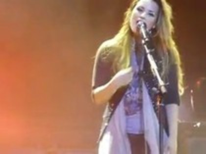 Demi Lovato - Here we go again - Caracas Venezuela (528)