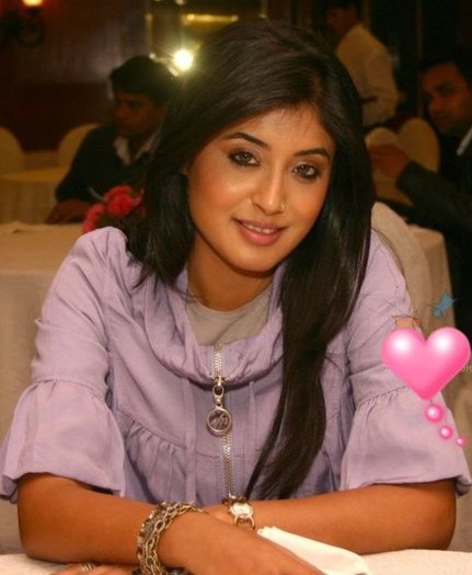 180758_111625375579057_100001947866971_96707_4408926_n - Kritika Kamra