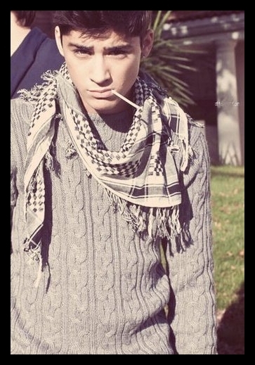 Haii` mah`! Da` ce tot ai atata de facut? Taica`tu` nu se poate duce la sedinte fara tine? - 7_I am not who do you think i am