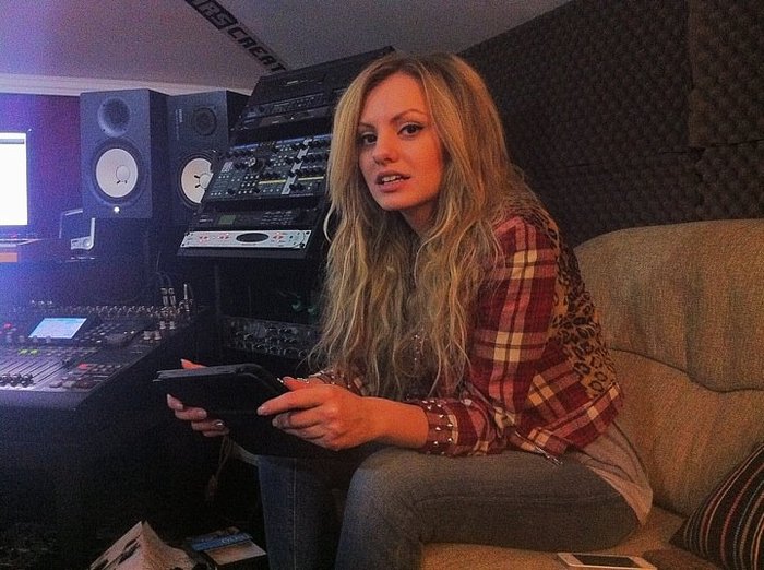 1226155_489670-stan - ALEXANDRA STAN