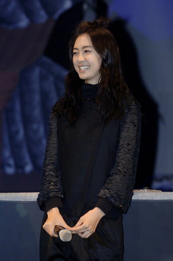 60311_158949474118793_158507390829668_534586_4699368_n - Lee Yo Won