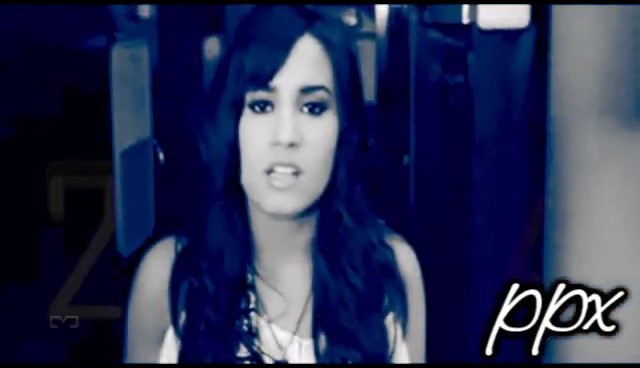 ♭ Mariie :@:@ Estii nebuna la cap ? :@