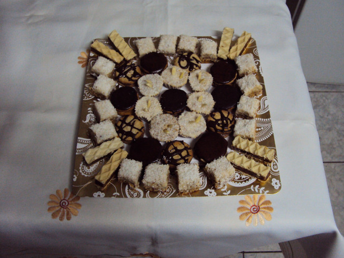 ce a mai ramas din prajituri