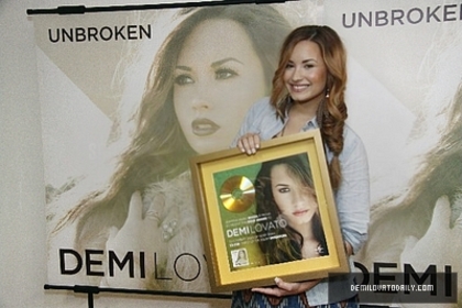 normal_021 - Demitzu - 19 04 2012 - Press Conference in Rio De Janeiro Brazil