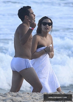 normal_046 - ABC - Demi - At the beach in Brazil