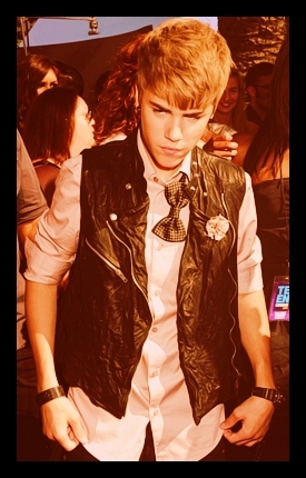 Da, sunt bogat, dar asta nu inseamna sa fiu si fitos sau sa-mi las prietenii la greu.