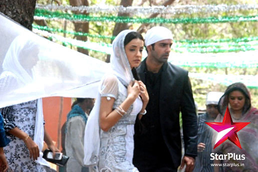 32 - Iss Pyaar Ko Kya Naam Doon - Meet The Cast