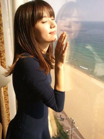 Han-Hyo-Joo-in-a-black-dress-looks-beautiful - Conturi Stop Vot