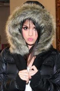 417225_128807053914146_966767883_n - poze sell marie sell gomez