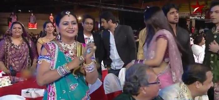 1 (79) - Iss Pyaar Ko Kya Naam Doon - Star Parivaar Awards - 2012 - Caps