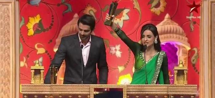 1 (84) - Iss Pyaar Ko Kya Naam Doon - Star Parivaar Awards - 2012 - Caps