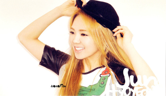SNSD-Hyoyeon-June-2012-Calendar-s-E2-99-A5neism-27985954-1500-876 - Hyoyeon