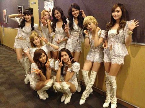 379778_317458704940768_216732611680045_1278617_547011514_n_large - SNSD