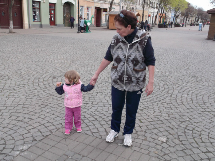cica m-a scos la plimbare....