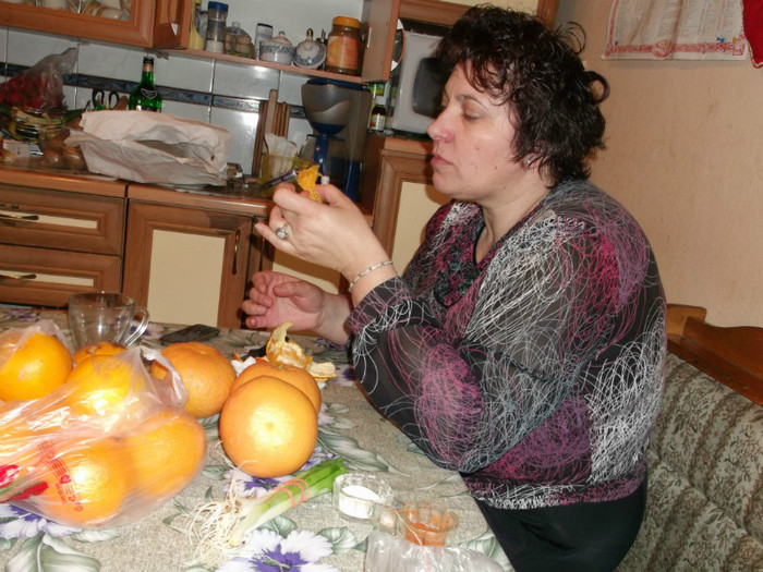 fructele stau gramada, eu.........