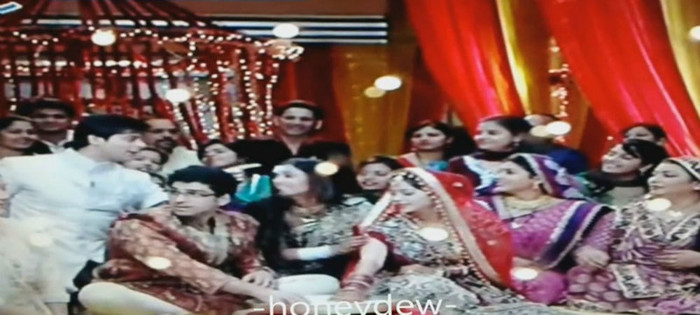 1 (4) - Iss Pyaar Ko Kya Naam Doon - Khushi And Arnav Are Married - Promo For - 16th February - 2012 - Caps