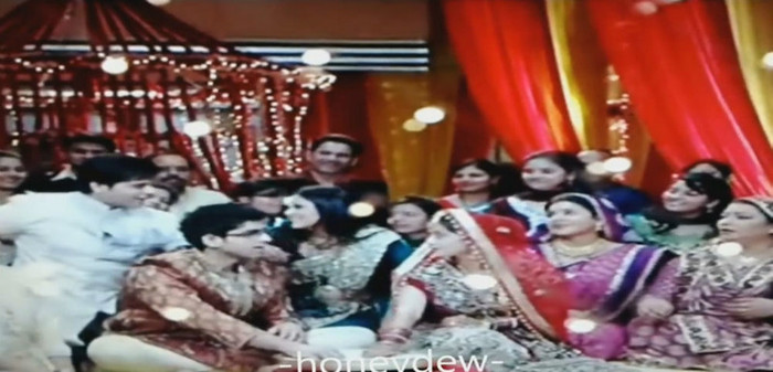 1 (5) - Iss Pyaar Ko Kya Naam Doon - Khushi And Arnav Are Married - Promo For - 16th February - 2012 - Caps