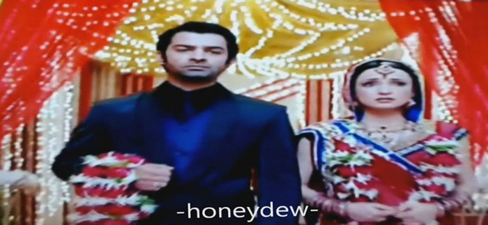 1 (27) - Iss Pyaar Ko Kya Naam Doon - Khushi And Arnav Are Married - Promo For - 16th February - 2012 - Caps