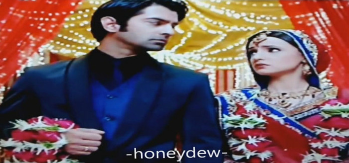 1 (33) - Iss Pyaar Ko Kya Naam Doon - Khushi And Arnav Are Married - Promo For - 16th February - 2012 - Caps