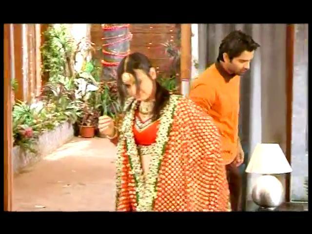 1 (97) - Iss Pyaar Ko Kya Naam Doon - SaRun - SBS - 24th February - 2012 - Caps