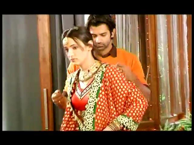 1 (105) - Iss Pyaar Ko Kya Naam Doon - SaRun - SBS - 24th February - 2012 - Caps