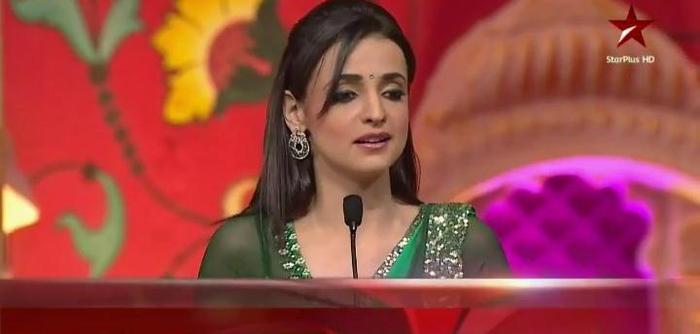 1 (11) - Iss Pyaar Ko Kya Naam Doon - Star Parivaar Awards - 2012 - xxx SANAYA xxx Hosting