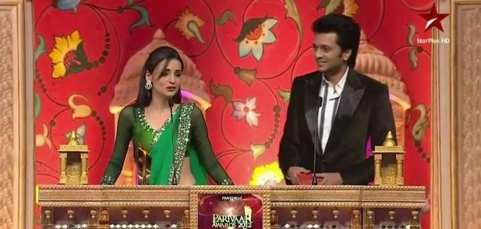 1 (13) - Iss Pyaar Ko Kya Naam Doon - Star Parivaar Awards - 2012 - xxx SANAYA xxx Hosting