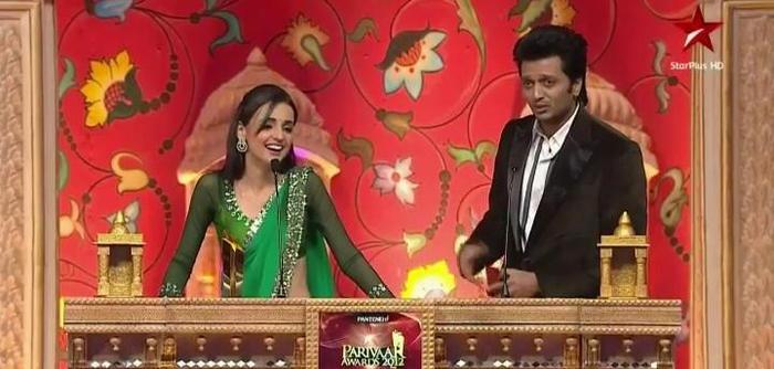 1 (16) - Iss Pyaar Ko Kya Naam Doon - Star Parivaar Awards - 2012 - xxx SANAYA xxx Hosting