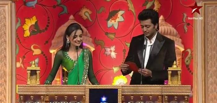 1 (20) - Iss Pyaar Ko Kya Naam Doon - Star Parivaar Awards - 2012 - xxx SANAYA xxx Hosting