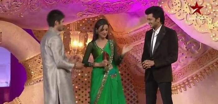 1 (23) - Iss Pyaar Ko Kya Naam Doon - Star Parivaar Awards - 2012 - xxx SANAYA xxx Hosting