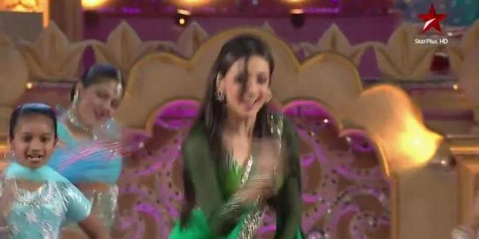 1 (31) - Iss Pyaar Ko Kya Naam Doon - SPA - 2012 - xxx Sanny xxx Dancing