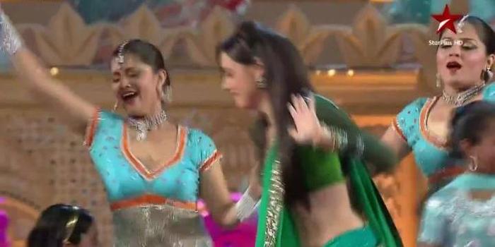 1 (33) - Iss Pyaar Ko Kya Naam Doon - SPA - 2012 - xxx Sanny xxx Dancing