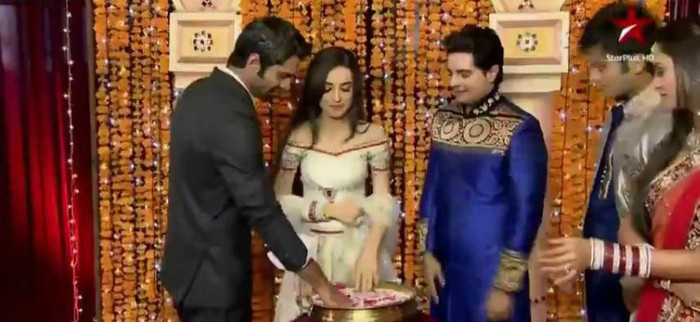 1 (32) - Iss Pyaar Ko Kya Naam Doon - SPA - 2012 - SaRun - Shubh Aagman - Caps