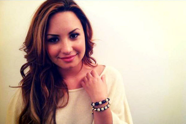 Demi+Lovato+Celebrity+Twitter+Pictures+PBDbjKjdfIbl - Demi Lovato