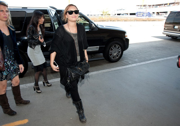 Demi+Lovato+Demi+Lovato+Airport+LA+gpYCNXln6uYl - Demi Lovato