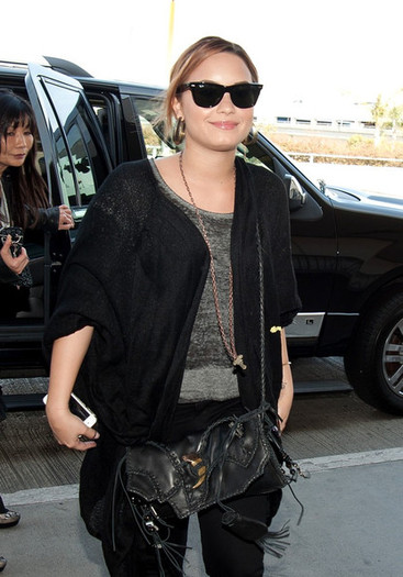 Demi+Lovato+Demi+Lovato+Airport+LA+mfBVMV_gmY2l - Demi Lovato