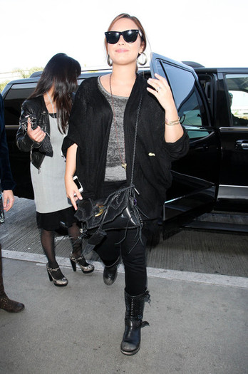 Demi+Lovato+Demi+Lovato+Arriving+Flight+LAX+5x4azz_wBsZl