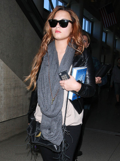 Demi+Lovato+Demi+Lovato+Arriving+Flight+LAX+qBxhZrp5AwKl