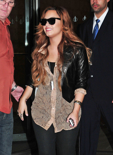 Demi+Lovato+Demi+Lovato+Hits+Apple+fWXK2DUWZDMl