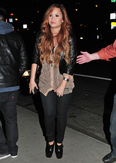 Demi+Lovato+Demi+Lovato+Hits+Apple+mye297ty42rl