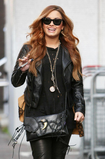 Demi+Lovato+Demi+Lovato+Leaves+ITV+Daybreak+RaBiV_EHPtkl