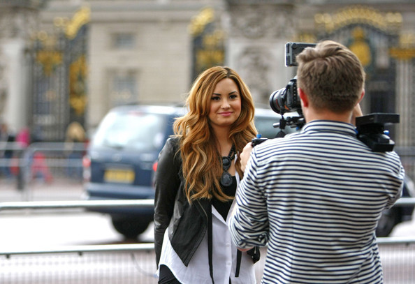 Demi+Lovato+Demi+Lovato+Plays+Tourist+London+hLD6JFYmCtTl