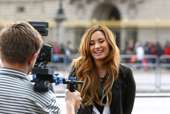 Demi+Lovato+Demi+Lovato+Plays+Tourist+London+sNodRn07SIAl