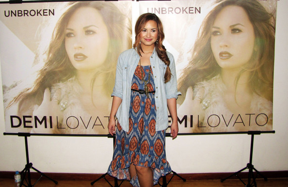 Demi+Lovato+Demi+Lovato+Promotes+Unbroken+ZAv7rusoE8Nl