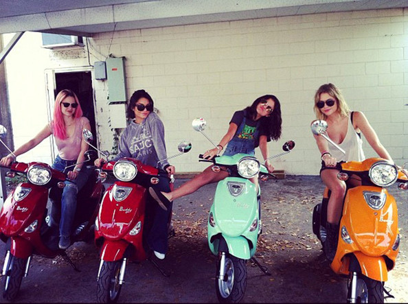 Selena+Gomez+Ashley+Benson+Spring+Breakers+Cxa-X6Nrvmnl - 00 Selena Gomez 001