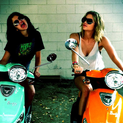 Selena+Gomez+Ashley+Benson+Spring+Breakers+VLO3CBZyjyol