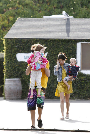 Selena+Gomez+Justin+Bieber+Selena+Gomez+Paradise+3Z6DygDHM2Gl