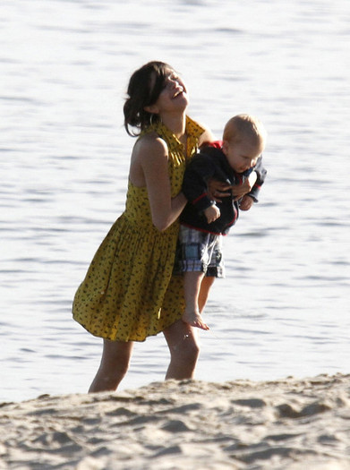 Selena+Gomez+Justin+Bieber+Selena+Gomez+Paradise+EyYKO8ckj_dl